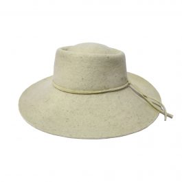 Sombrero de kapok y ovino blanco